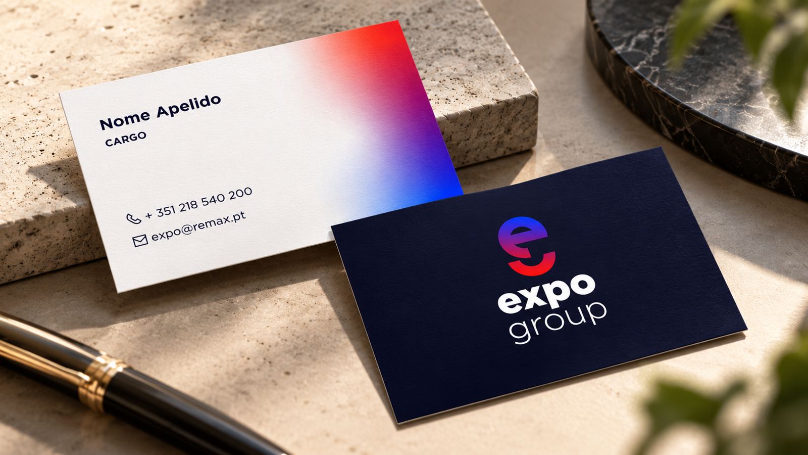 Cartões de visita expogroup, frente branca com gradiente e verso azul noite com o logótipo